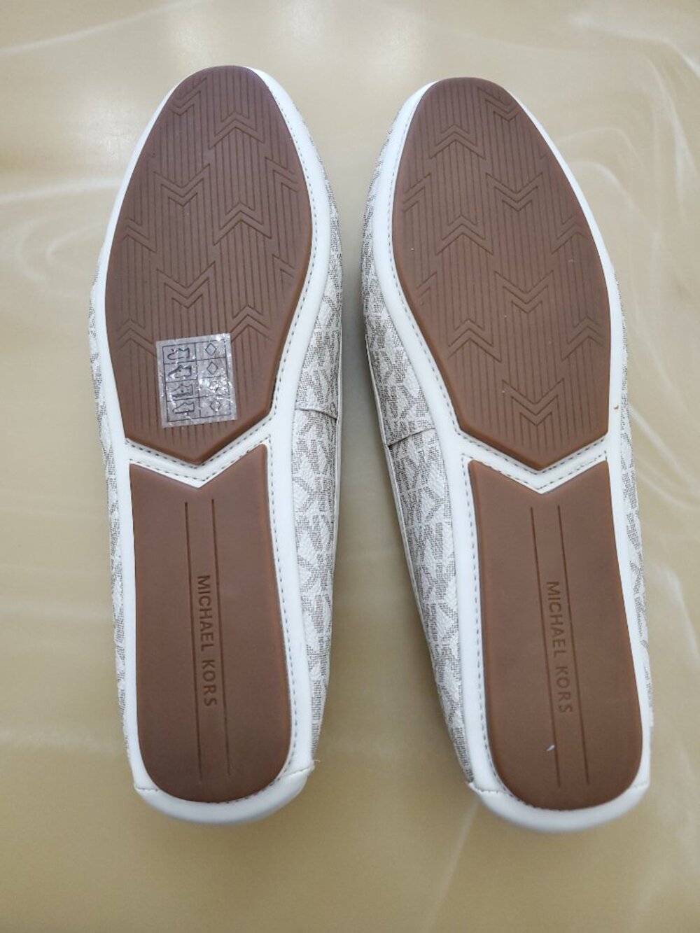 Michael Kors Lillie Moccasin Flat Shoes MK Signature Vanilla Gold Logo Size 10 - Picture 9 of 11